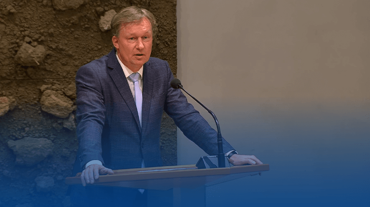 'Pak geweld tegen hulpverleners aan!' - Diederik van Dijk over relschoppers